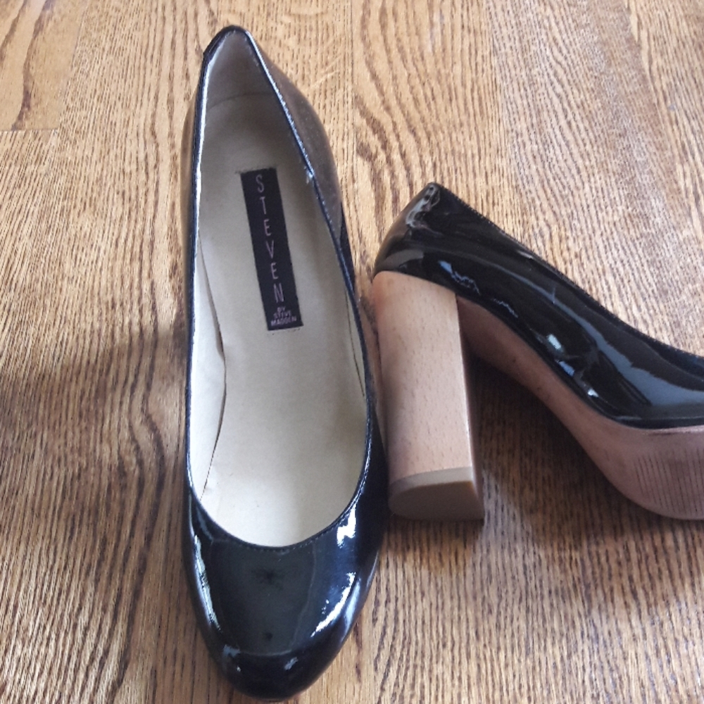 Steven black patent leather pumps